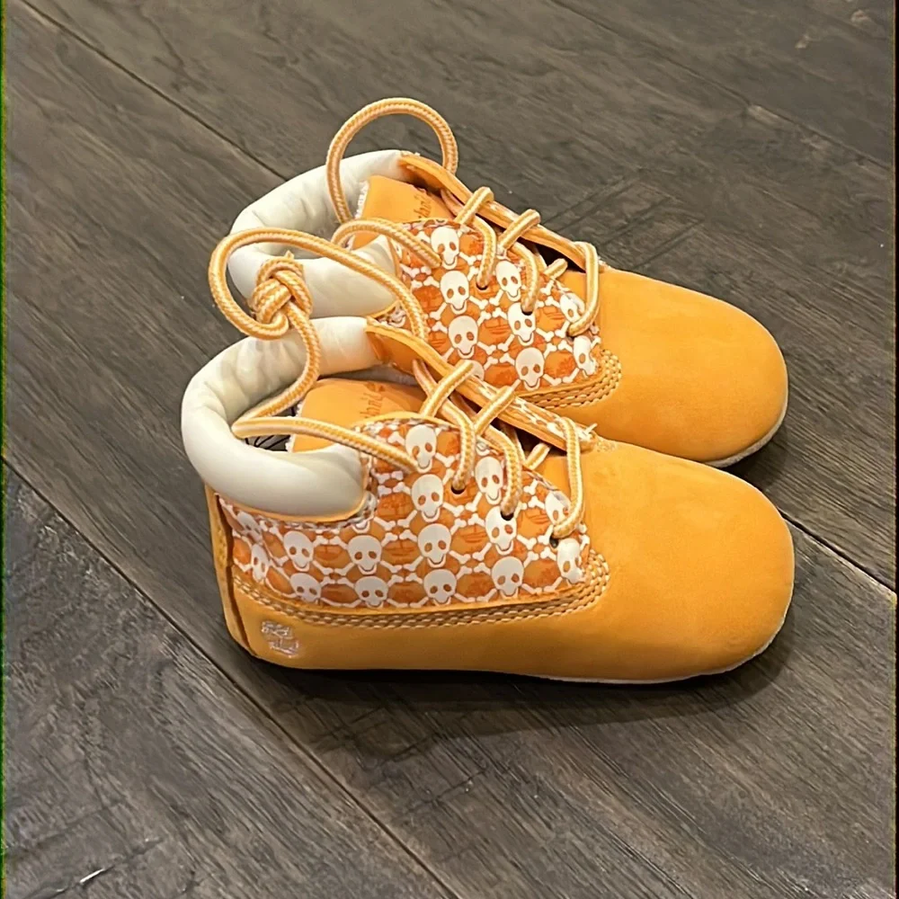 Timberland Naughty Skull Crib Booties Boots Hat Shoes Baby Size 3 Infant 9-12 Mo